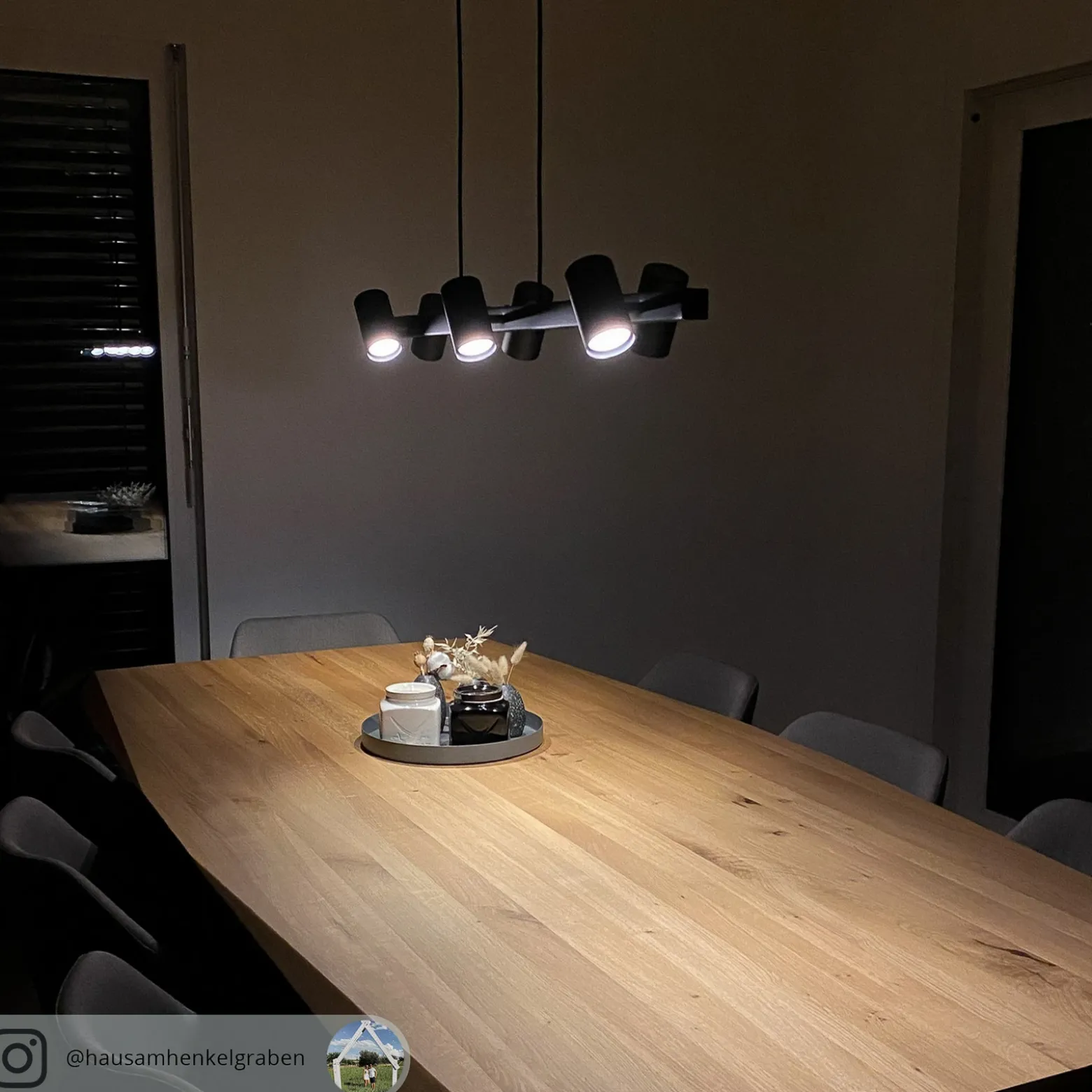 Lámpara colgante Lindby Savoli, 116 cm, negra, 6 luces, acero