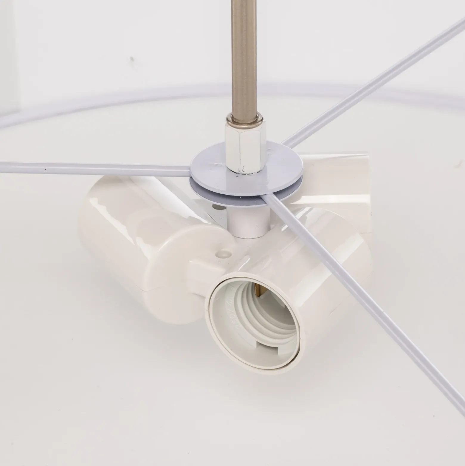 Lámpara colgante Lindby Sebatin, Ø 50 cm, blanca, tela, E27