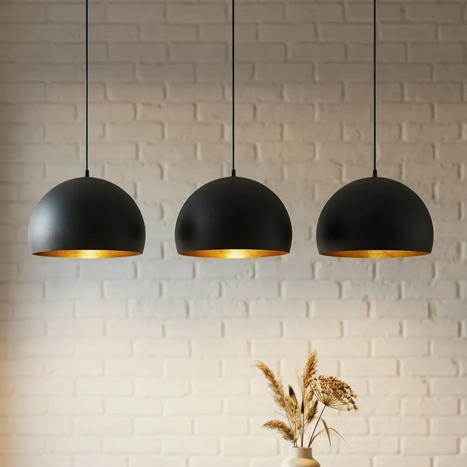 Lámpara colgante Lindby Tarjei, longitud 120cm, negro/oro, metal