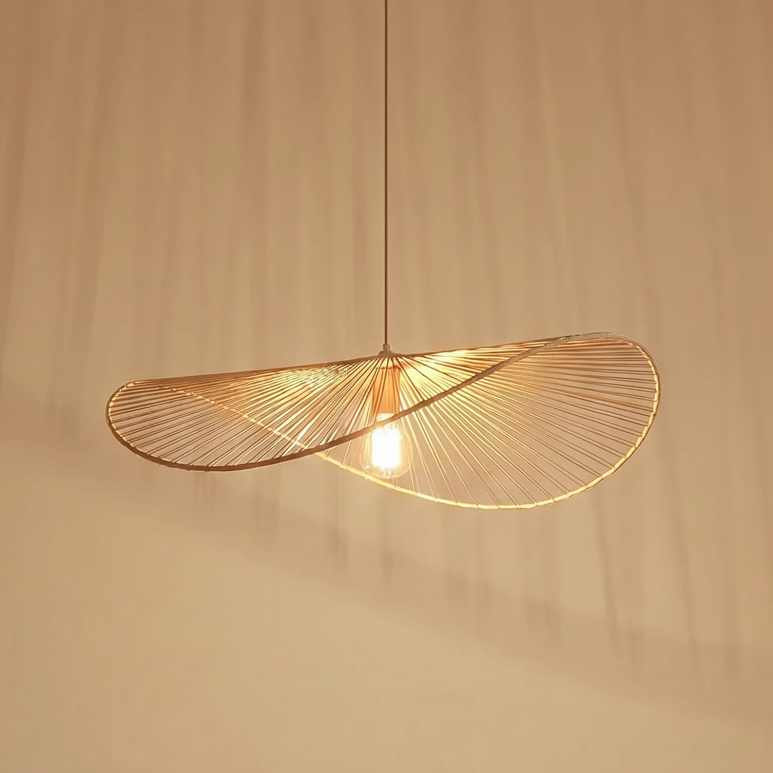Lámpara colgante Lindby Valdorin, beige, papel, longitud 75 cm