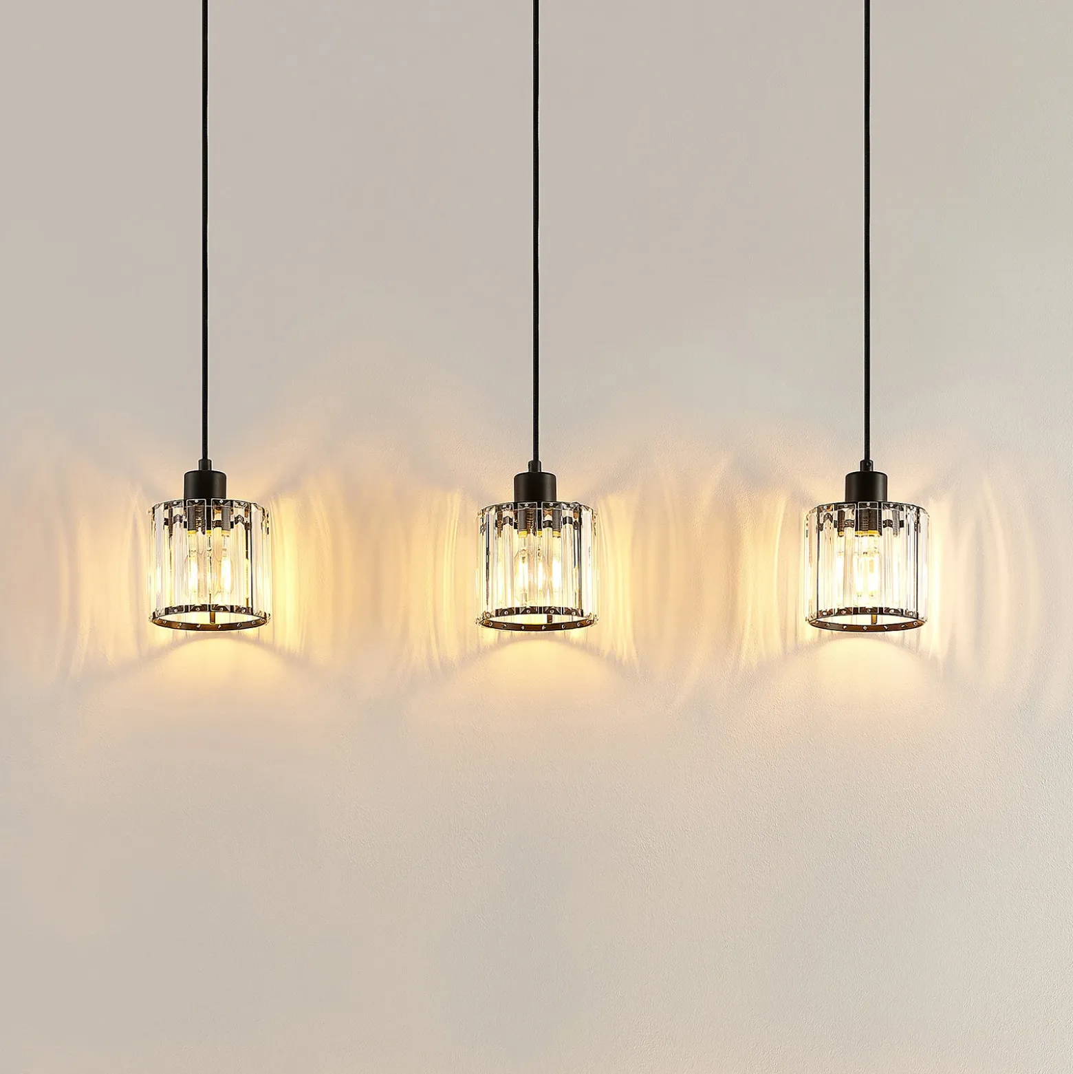 Lámpara colgante Lindby Vella, transparente, cristal, 83 cm, 3 luces.
