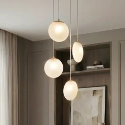 Lámpara colgante Lucande Lunelle, latón, cristal, 4 luces, Ø 40 cm