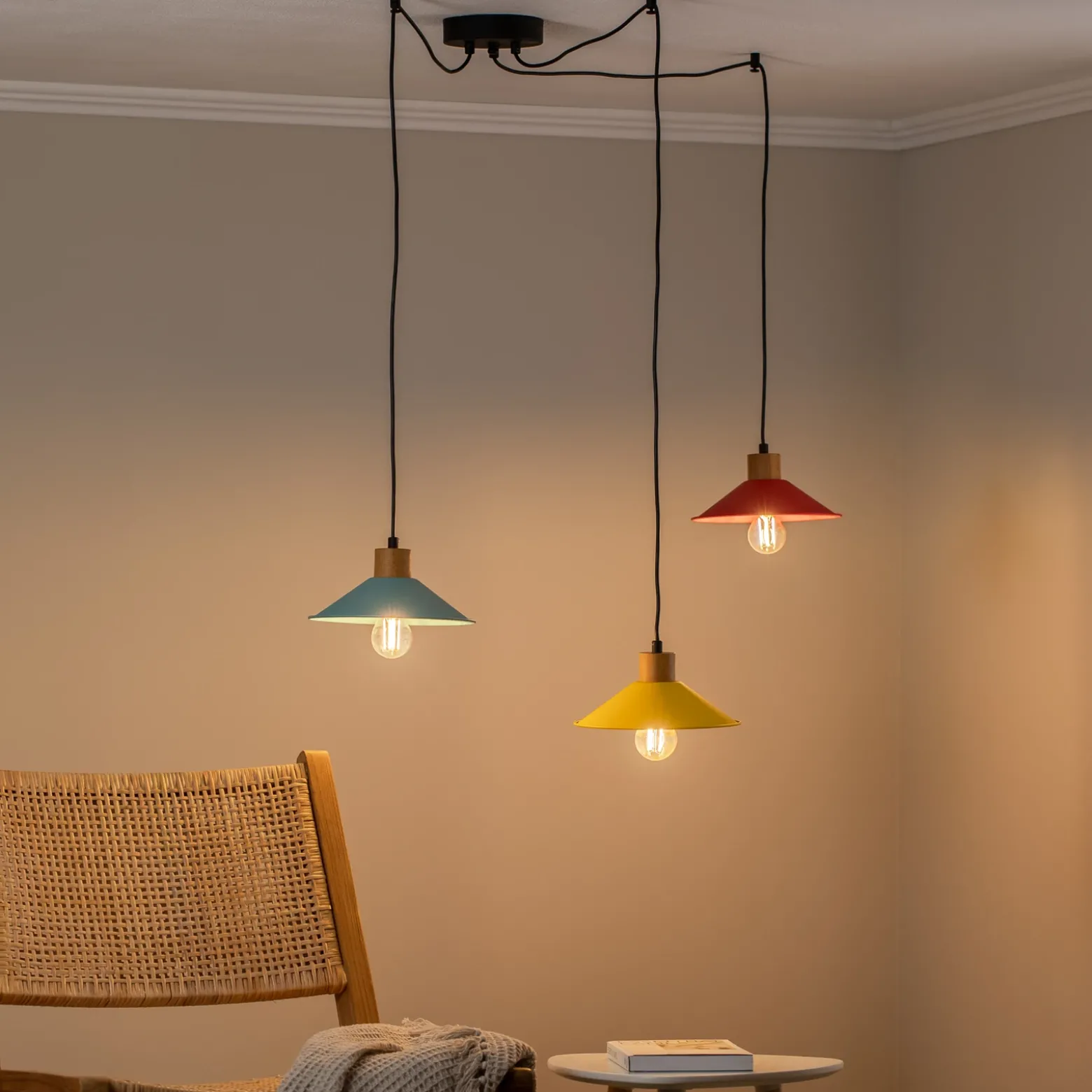 Lámpara colgante Manavgat N-553 3 luces amarillo/azul/rojo