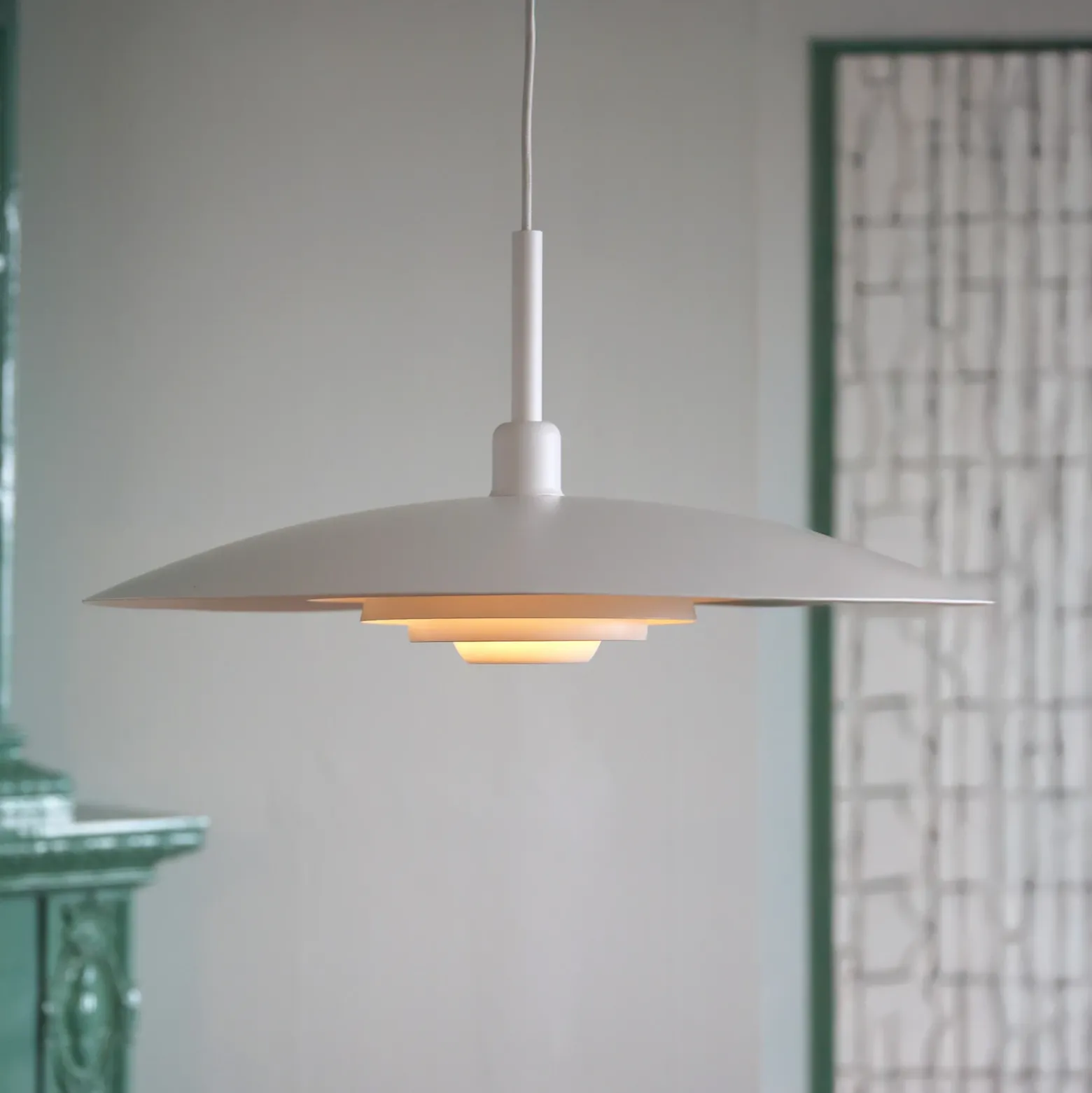 Lámpara colgante Markslöjd Piny, blanca, Ø 57 cm, metal, E27