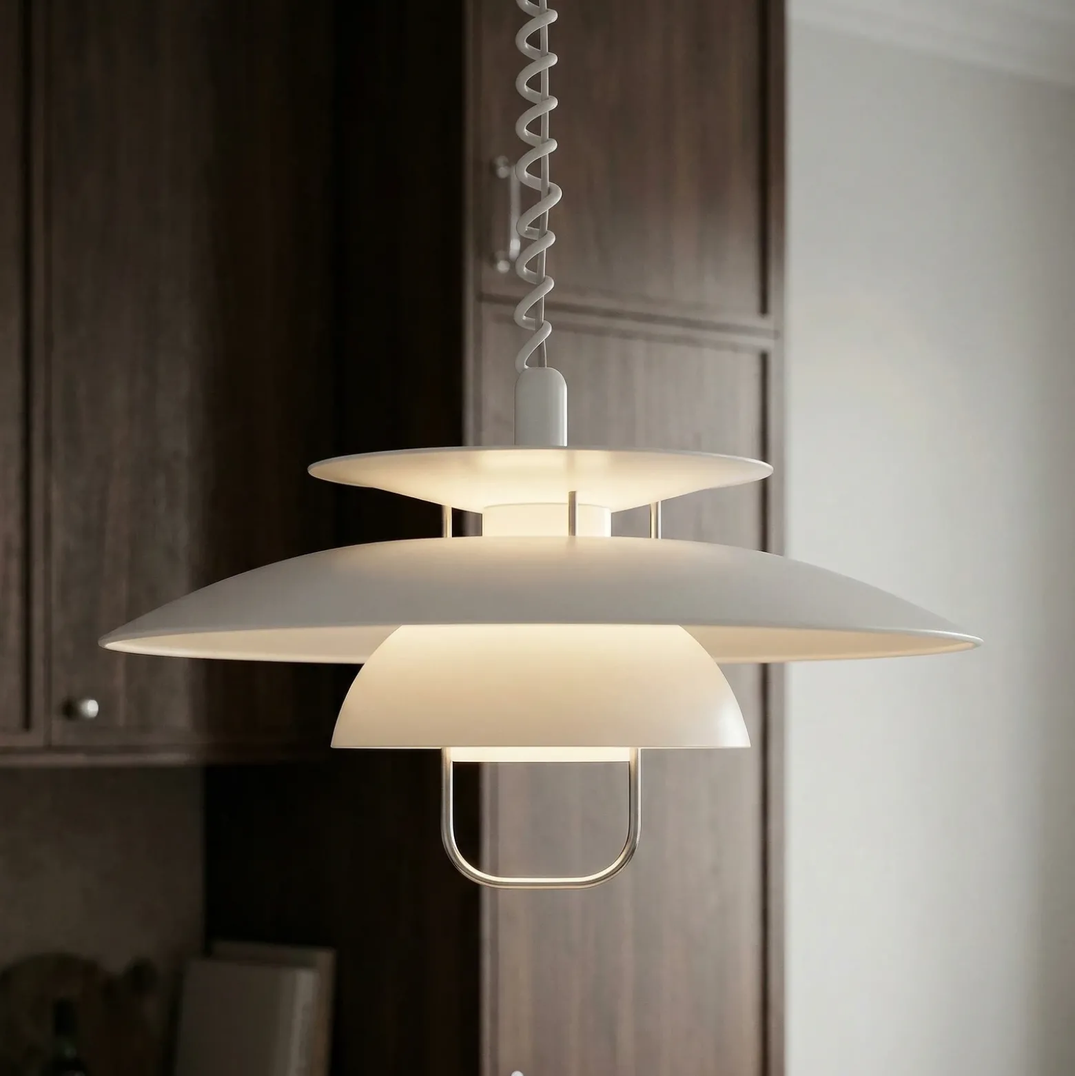Lámpara colgante Nadija de Lindby, blanca, 43 cm, regulable en altura, E27