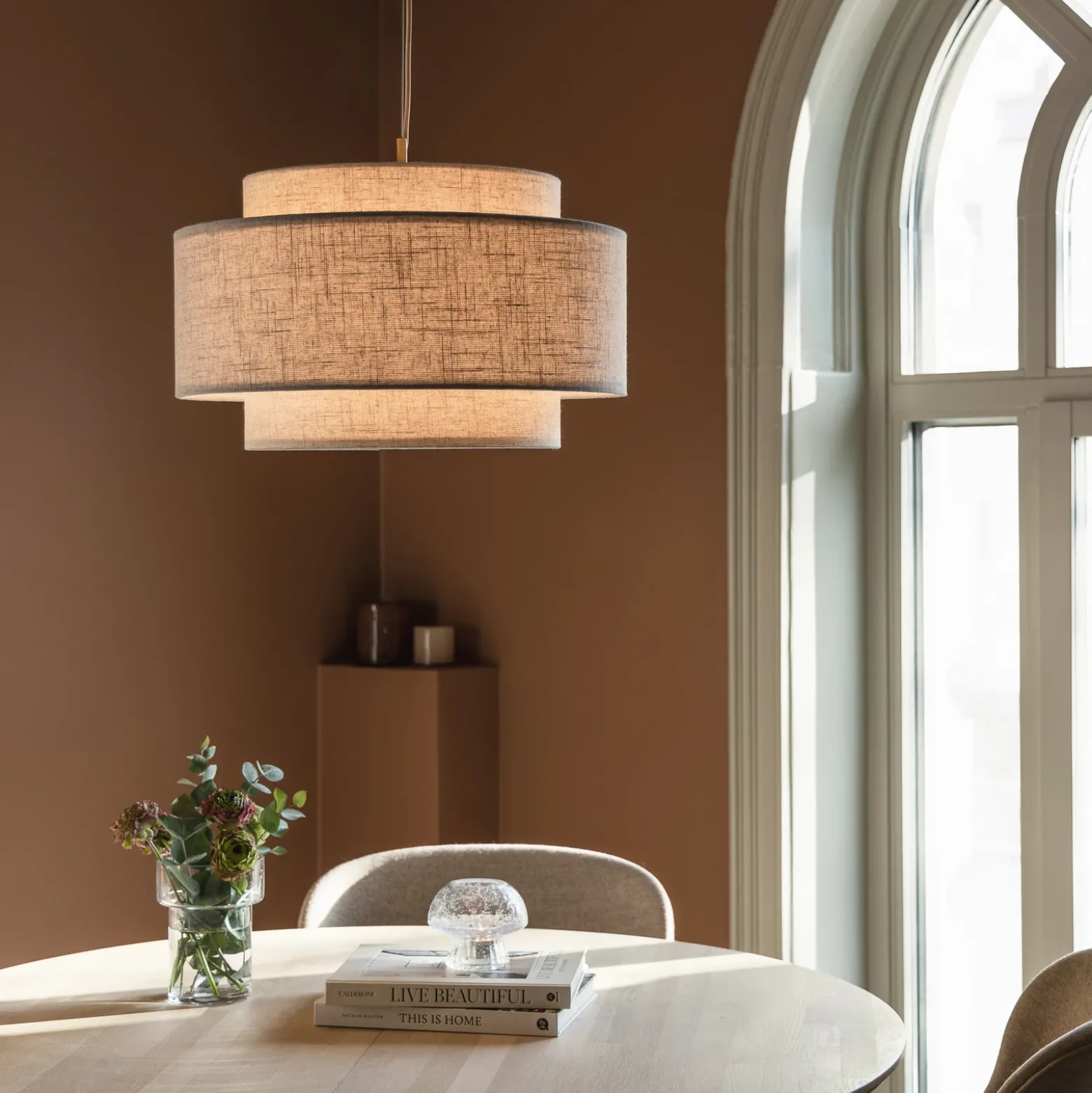 Lámpara colgante Noah Bouclé de Globen Lighting, Ø 50 cm, beige