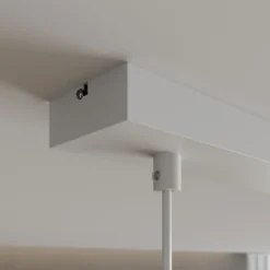 Lámpara colgante Noak, blanco/madera natural, 3 luces larga