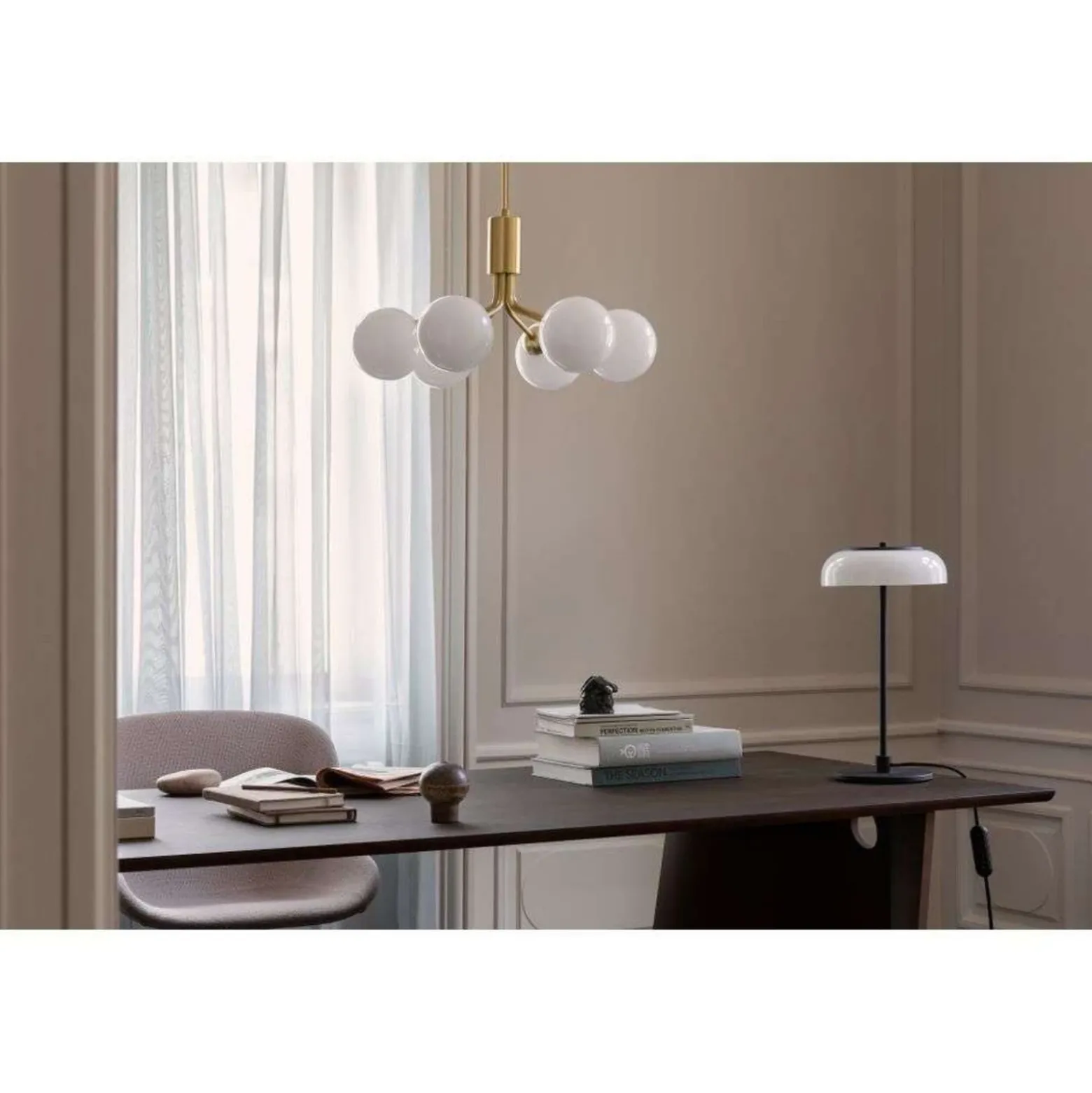 Lámpara colgante Nuura Apiales 6, Ø 50 cm, color latón/ópalo