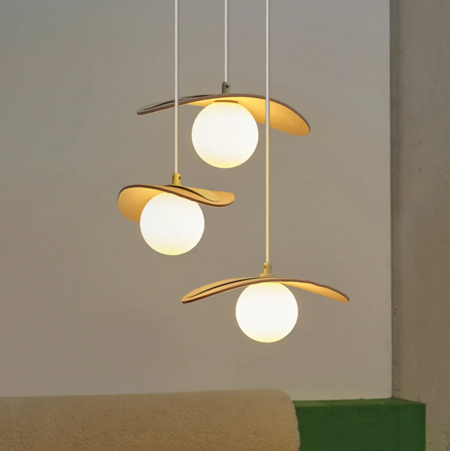 Lámpara colgante OSRAM Decor Pearl, 3 luces, beige, fieltro, G9
