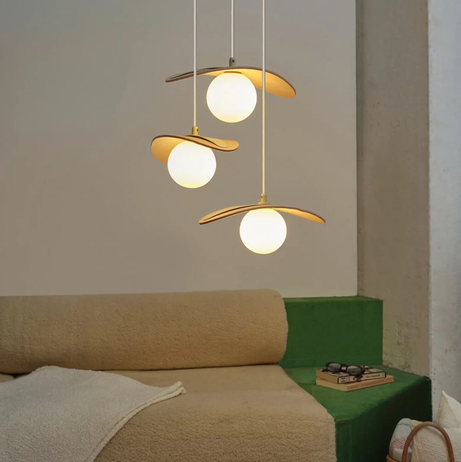Lámpara colgante OSRAM Decor Pearl, 3 luces, beige, fieltro, G9