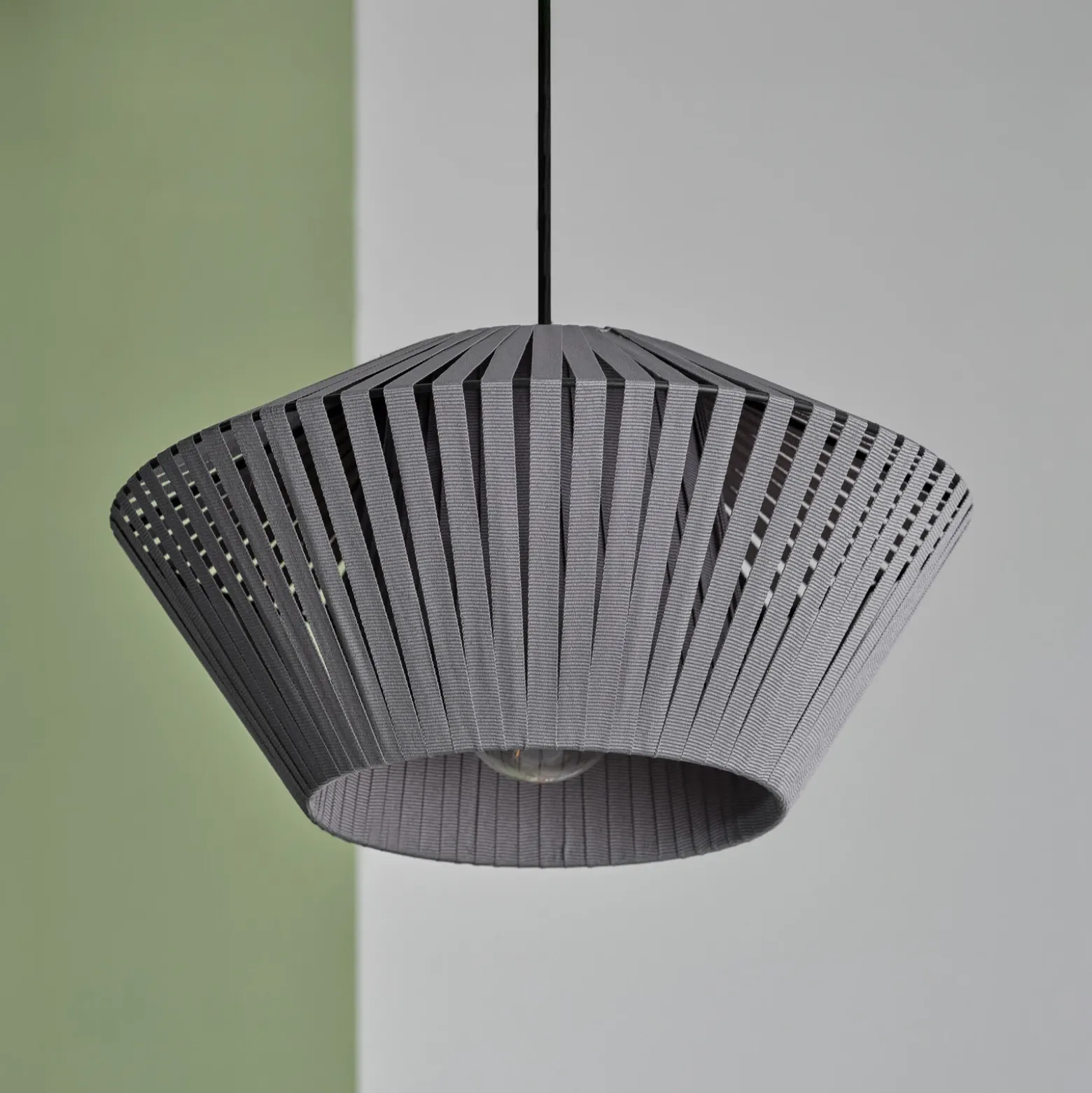 Lámpara colgante OSRAM Decor Stripes Ø 30,5 cm, gris, textil, E27