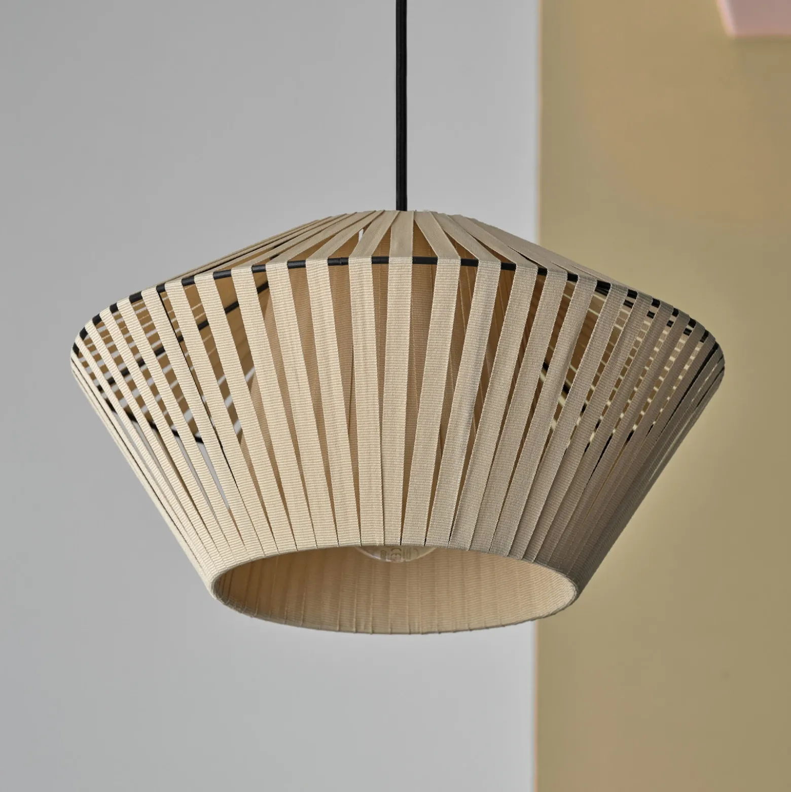 Lámpara colgante OSRAM Decor Stripes Ø 30,5 cm, beige, textil, E27