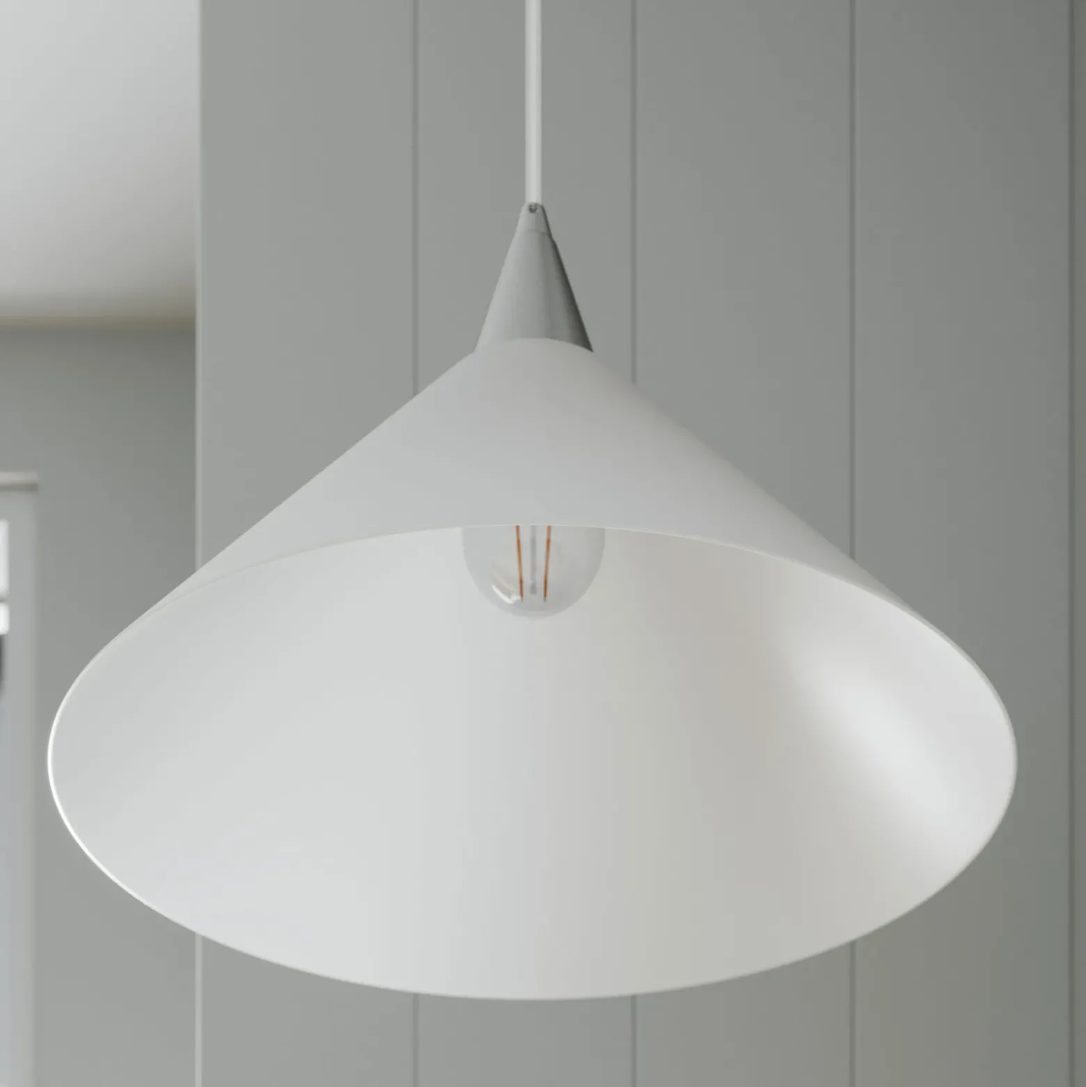 Lámpara colgante Petra de Lindby, blanca, cristal, Ø 40 cm, cono, E27