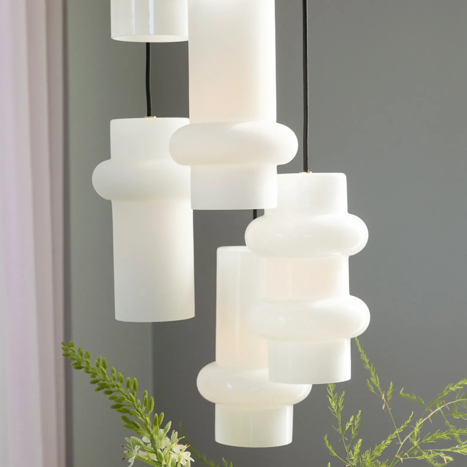 Lámpara colgante Pilule Down, blanco brillante, Ø 15 cm, cristal