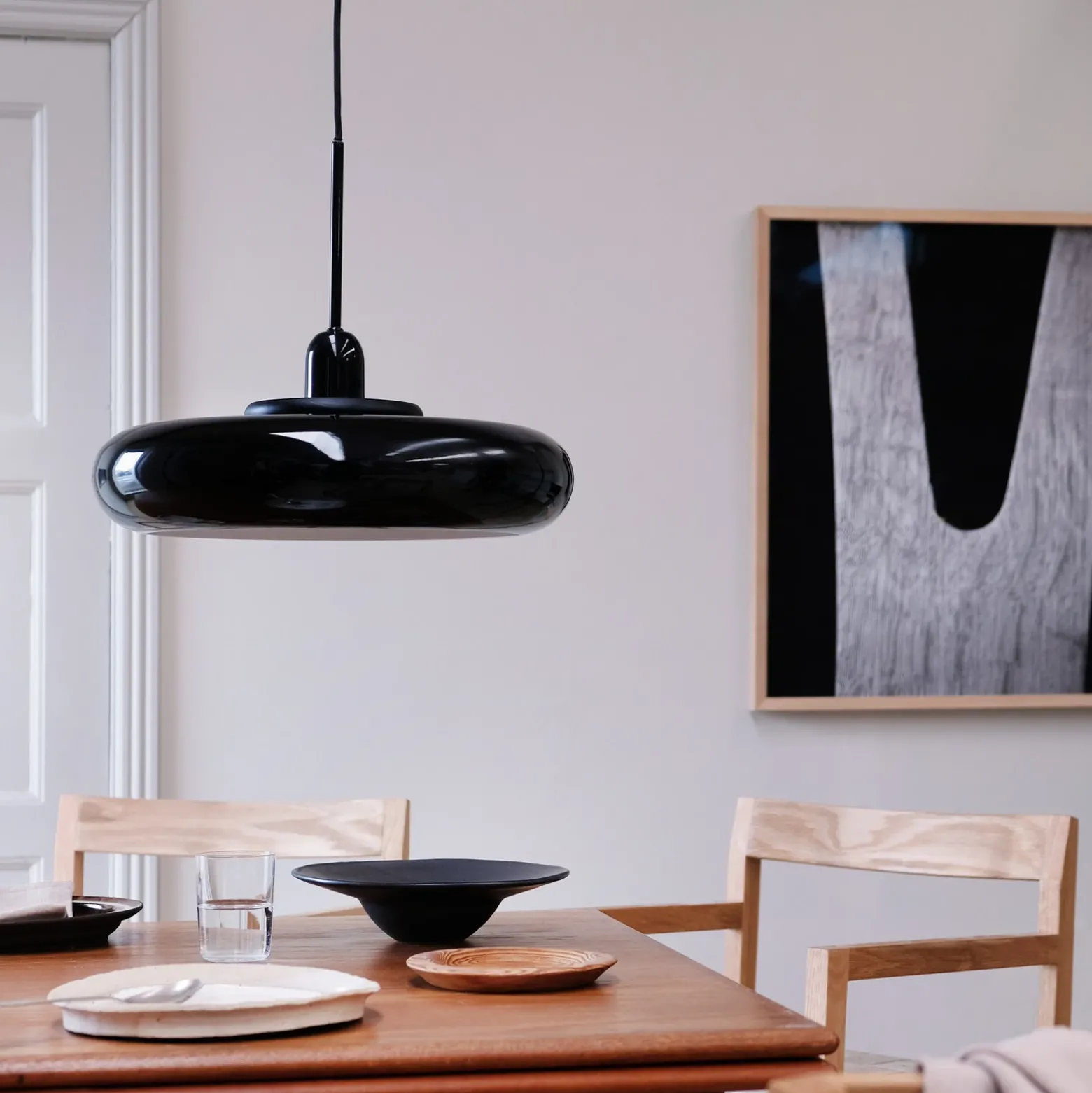 Lámpara colgante Planet de Dyberg Larsen, negra, Ø 40 cm, metal