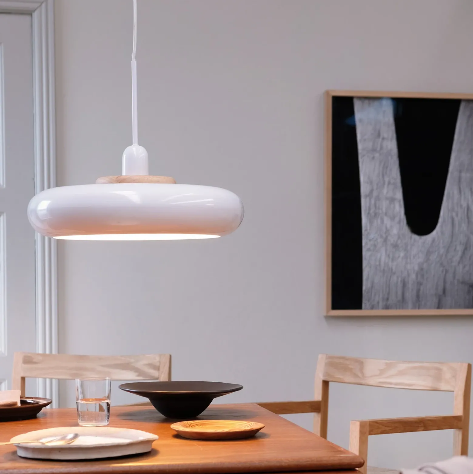 Lámpara colgante Planet de Dyberg Larsen, blanca, Ø 40 cm, metal