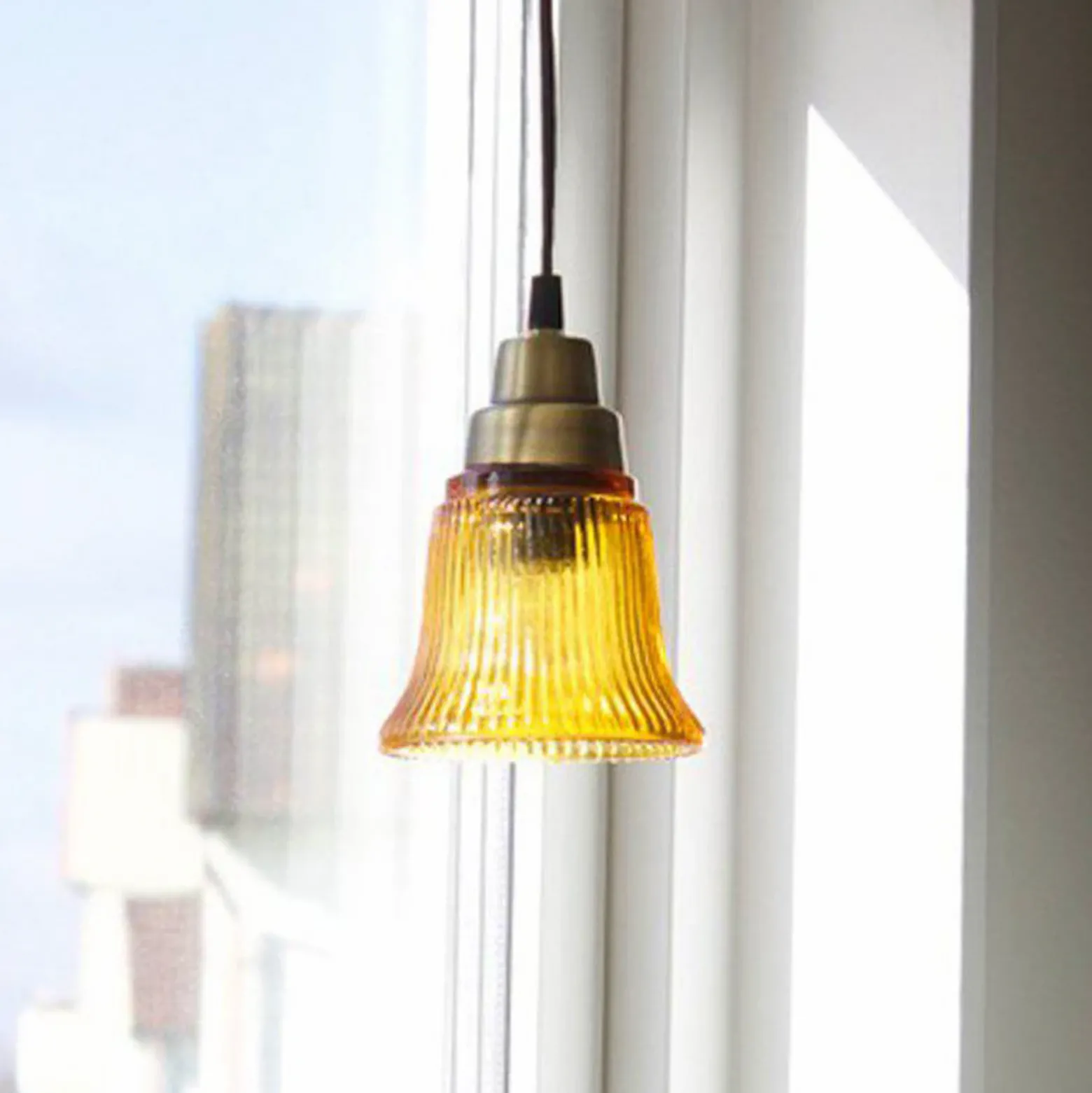 Lámpara colgante PR Home Emmi, ámbar/latón, cristal, enchufe, E27
