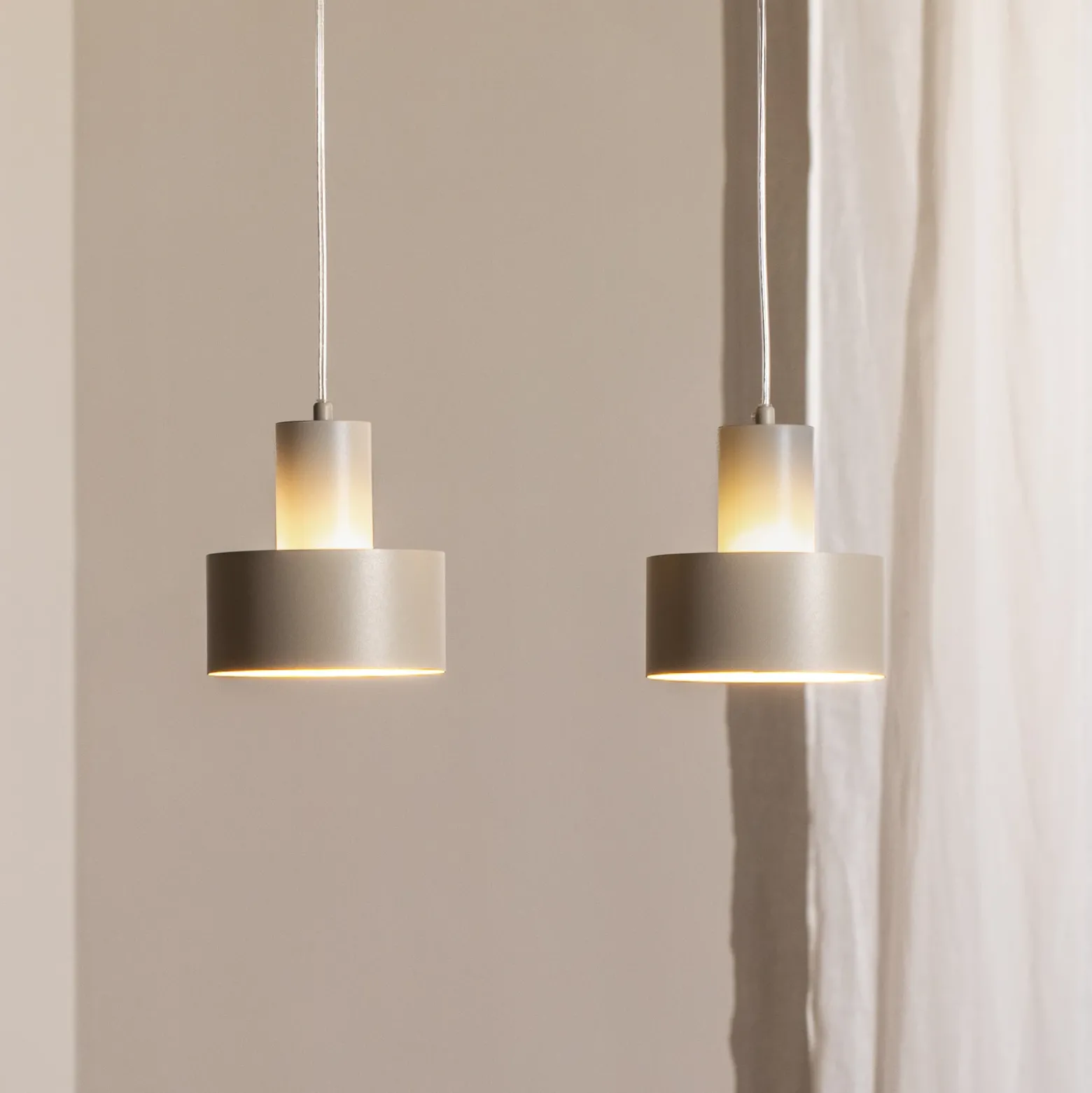 Lámpara colgante Rif 2, taupe, 2 luces, lineal, acero