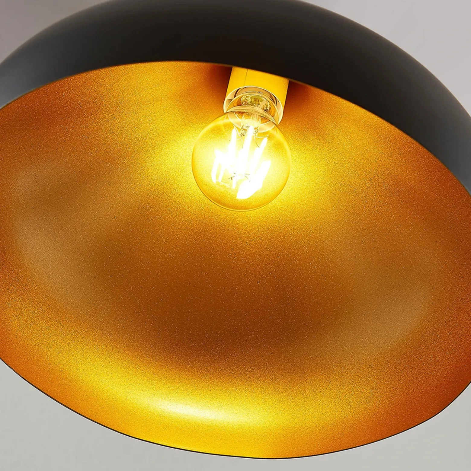 Lámpara colgante Ritana de Lindby, negro y dorado, metal, Ø 31 cm, E27