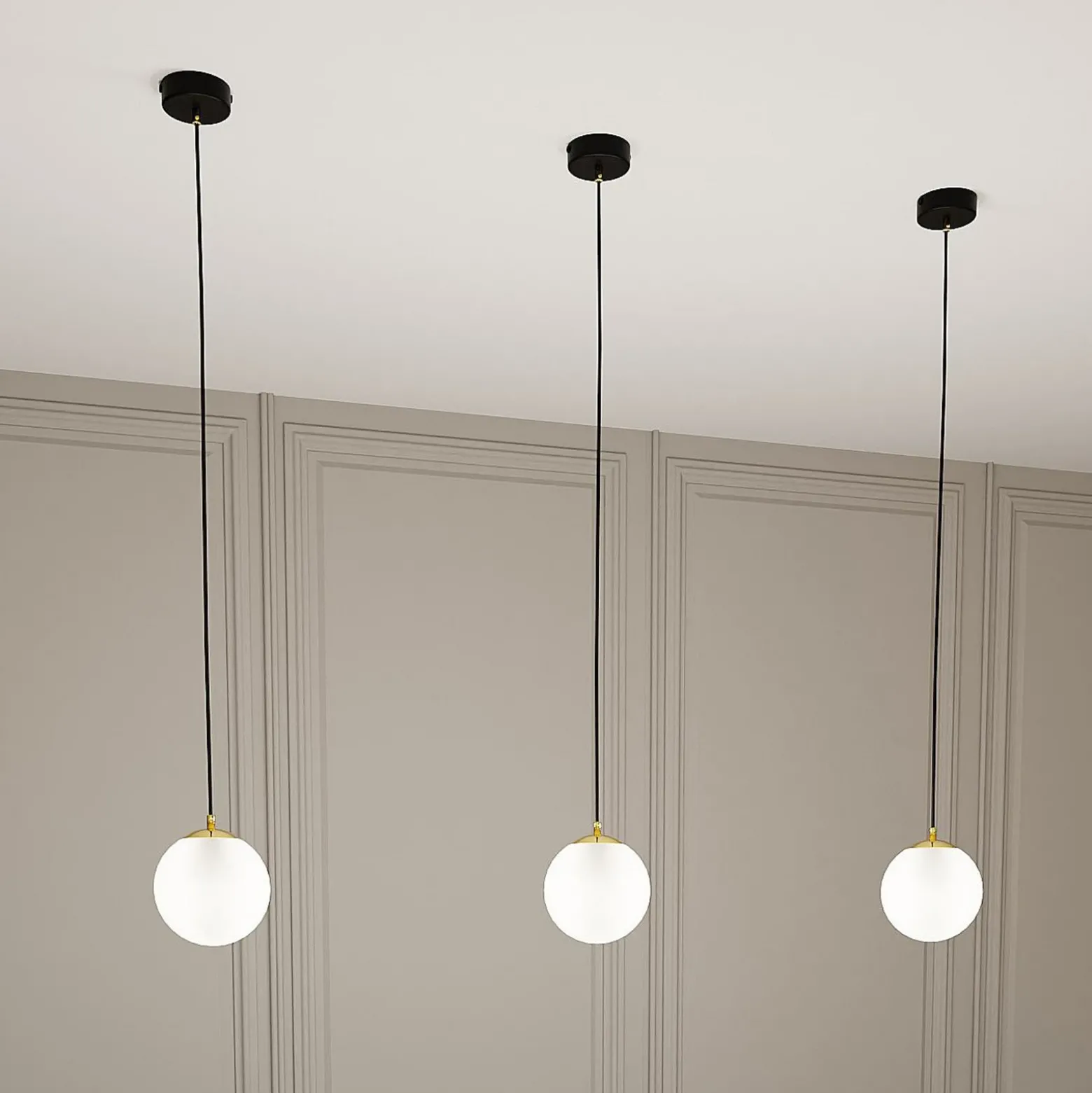 Lámpara colgante Royal, blanco opalino/negro, cristal, E14