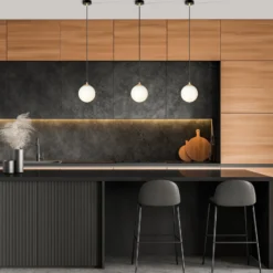Lámpara colgante Royal, blanco opalino/negro, cristal, E14