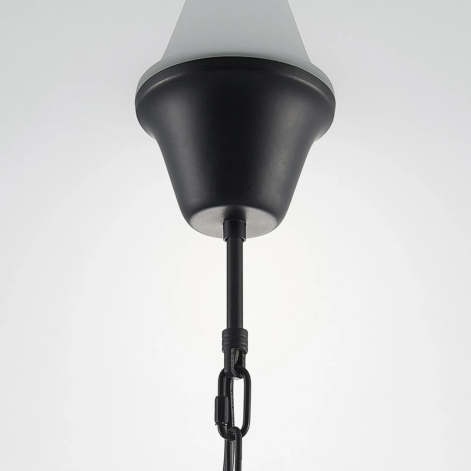 Lámpara colgante Rozalie de Lindby, negra, metal, farol, 21 cm