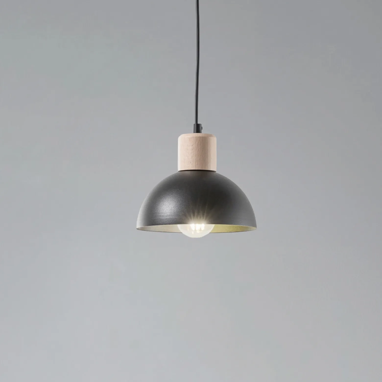 Lámpara colgante Seco, Ø 18 cm, negra, metal/madera