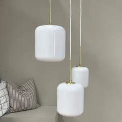 Lámpara colgante Silvia de Dyberg Larsen, Ø 25 cm, ópalo/latón, cristal
