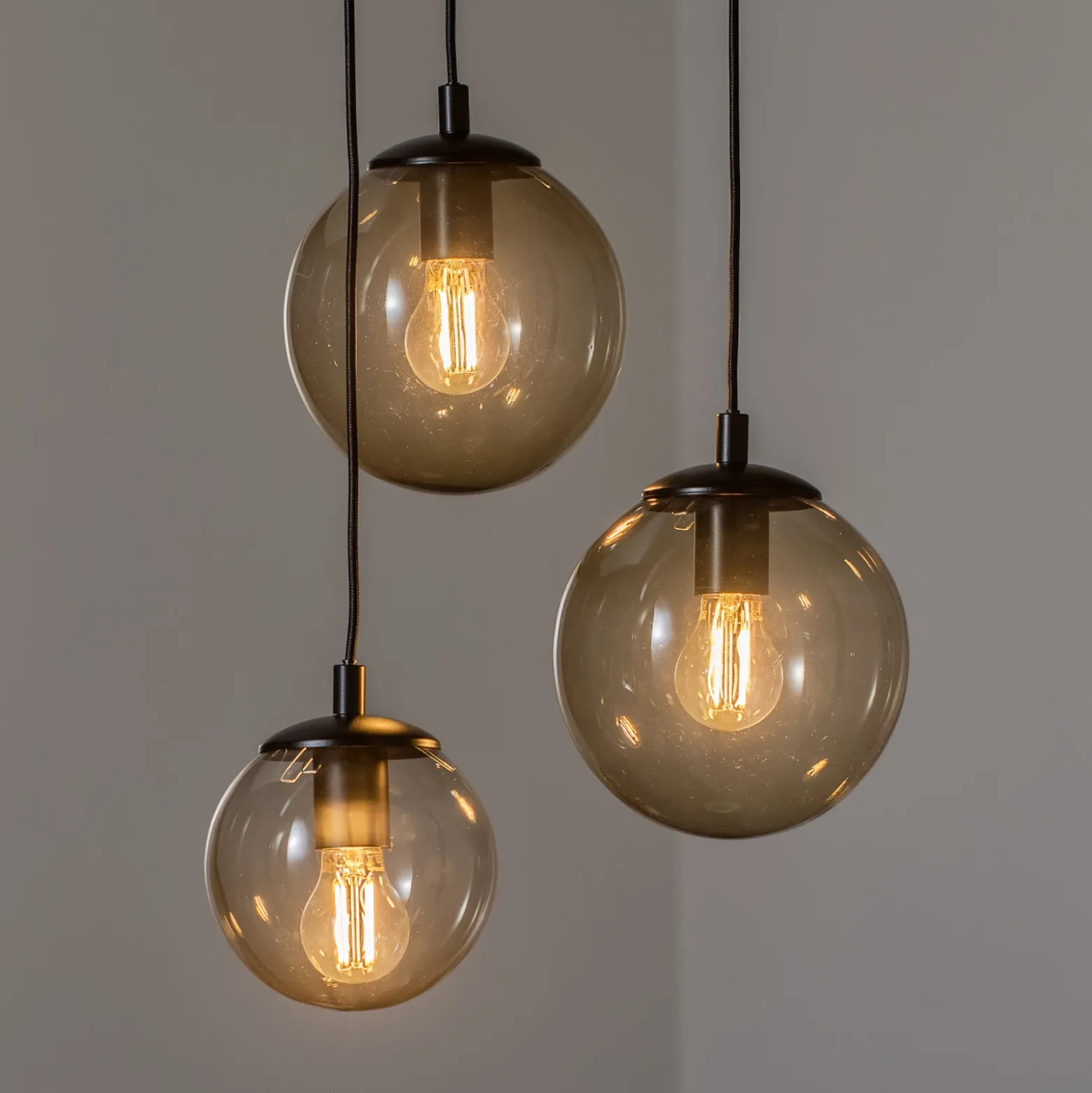 Lámpara colgante Smoky con pantallas de cristal, 3 luces