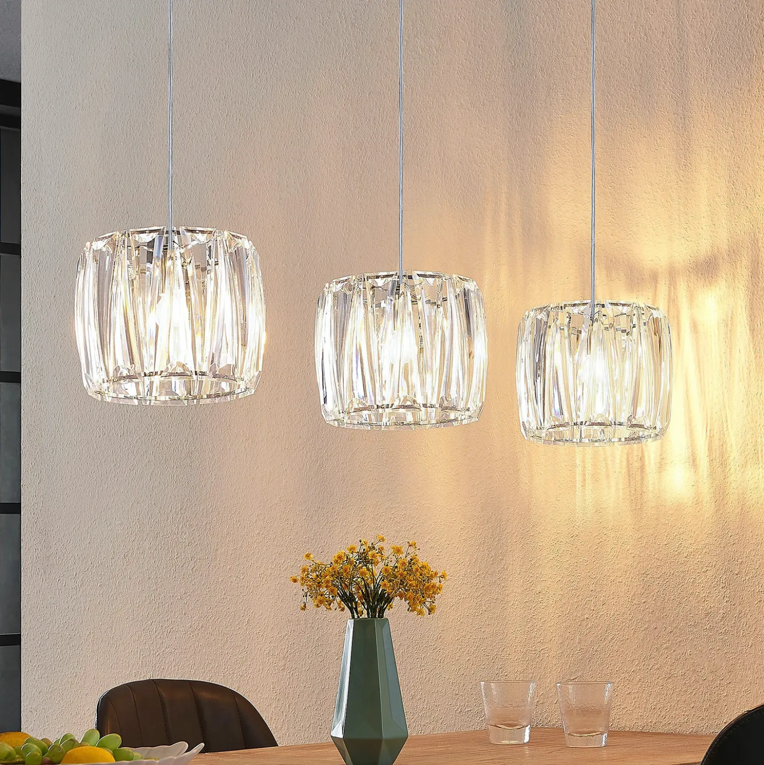 Lámpara colgante Sofia de Lindby, 107 cm, 3 luces, E14, cromo/claro