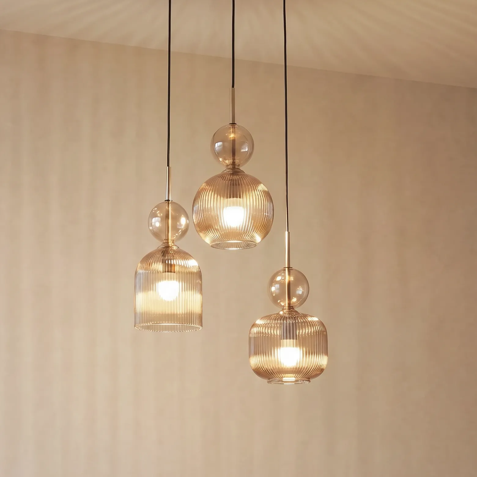Lámpara colgante Sophia, 3 luces, Ø 41 cm, color coñac/negro, E14