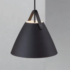 Lámpara colgante Strap en negro, Ø 27 cm