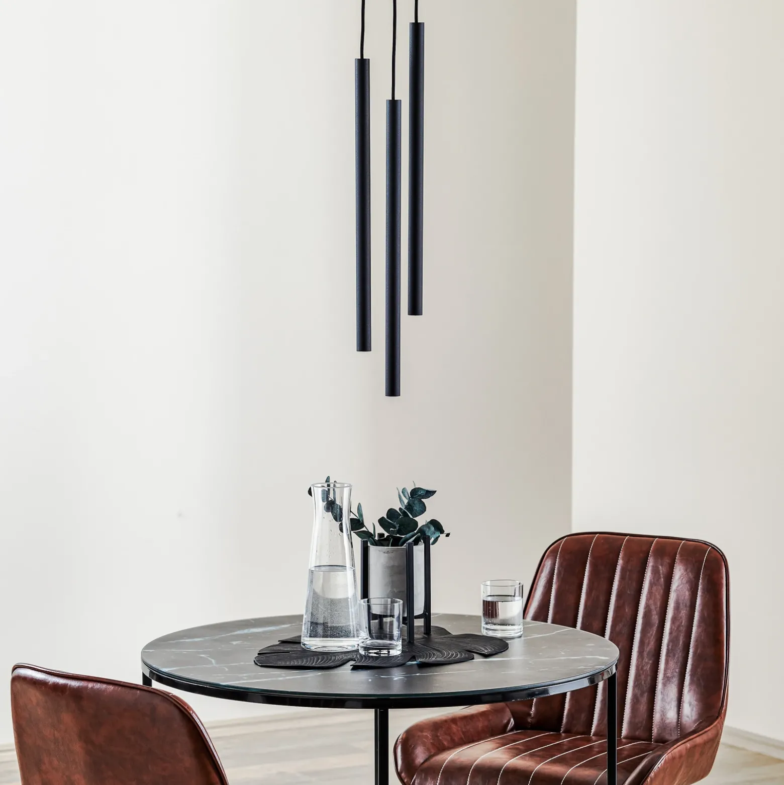 Lámpara colgante Thin, negra, 3 luces, rondel