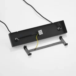 Lámpara colgante Tirzana de Lindby, 3 luces, negra, metal, madera