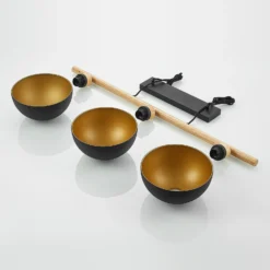 Lámpara colgante Tirzana de Lindby, 3 luces, negra, metal, madera