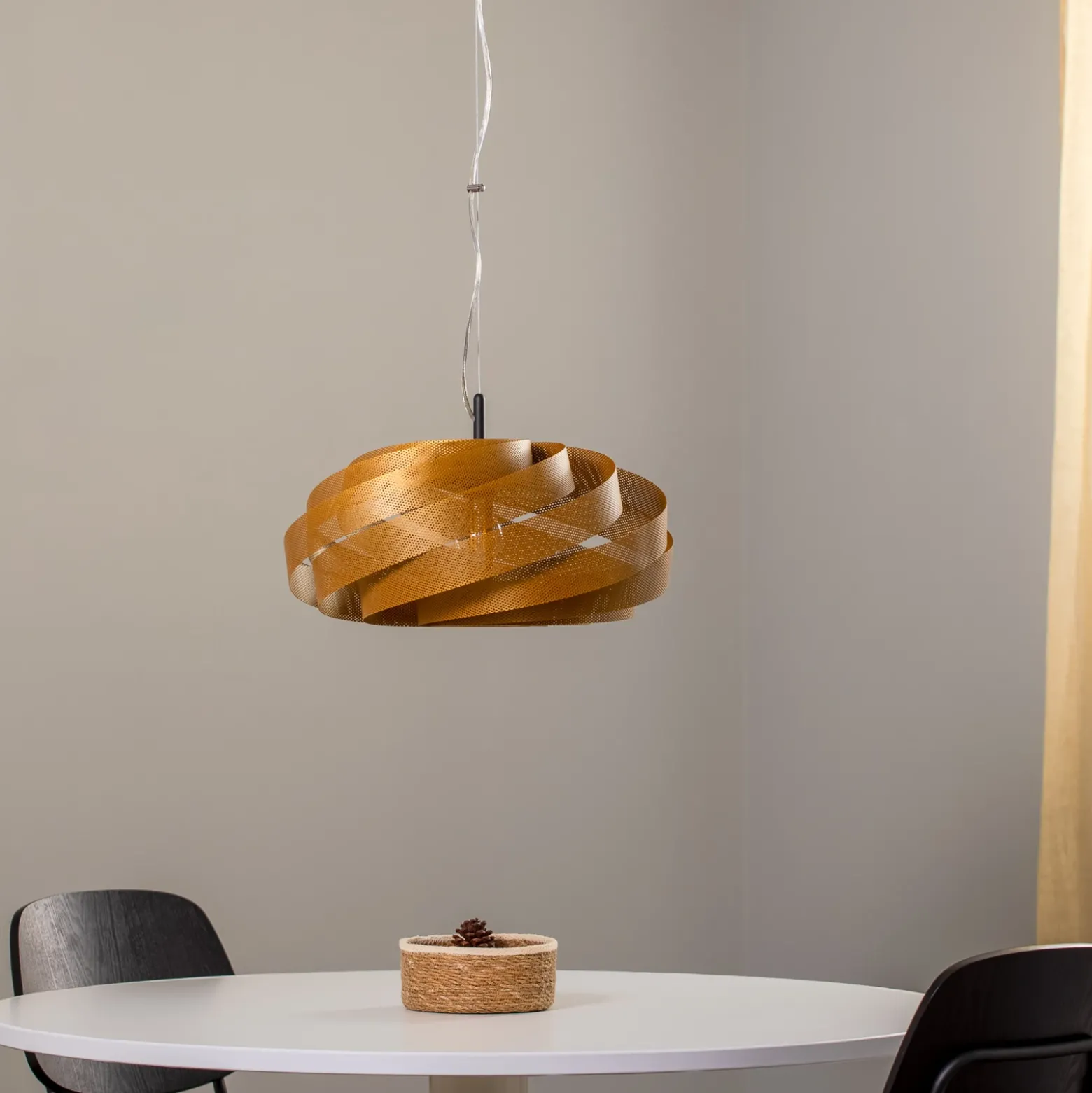 Lámpara colgante Vento, color dorado, Ø 50 cm