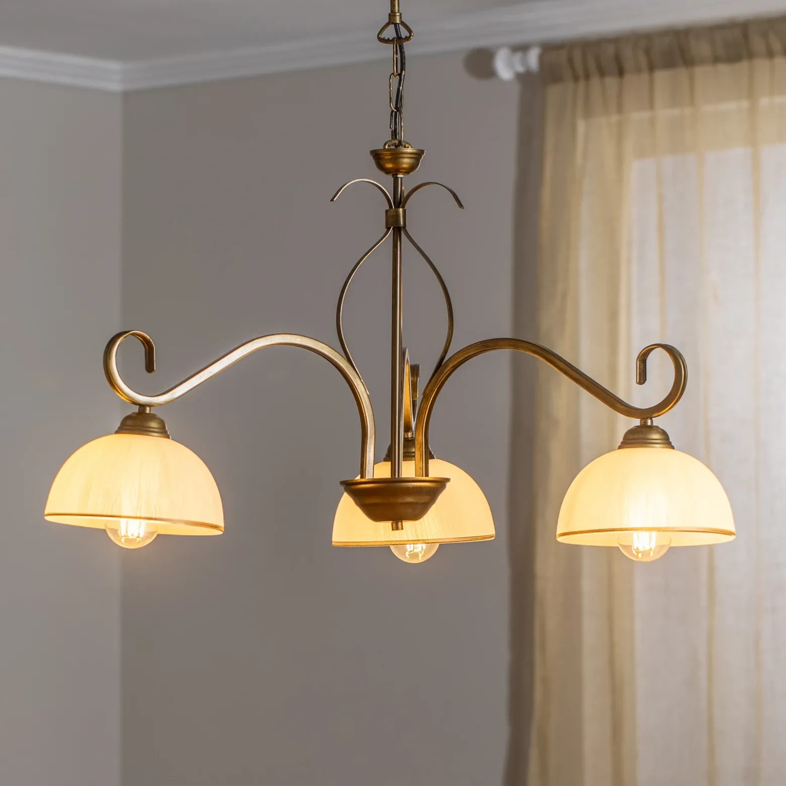 Lámpara colgante Wivara 3, 3 luces, dorada