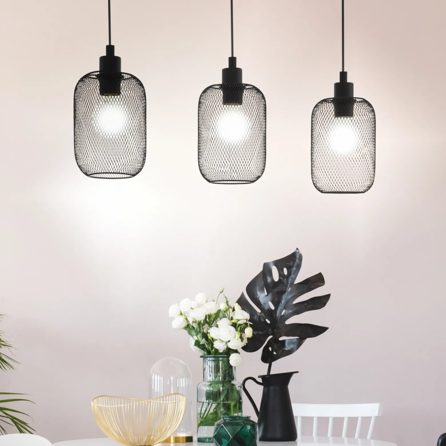 Lámpara colgante Wrington, longitud 74 cm, negra, 3 luces, acero