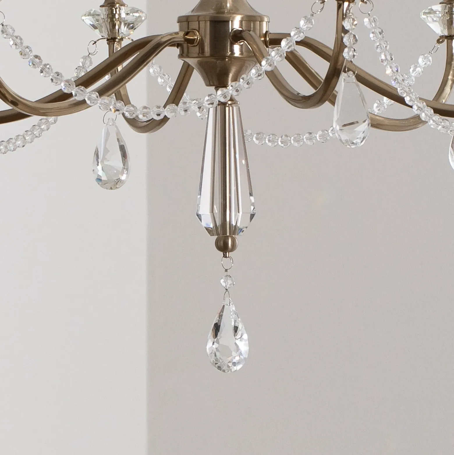 Lámpara de araña Adone, 6 luces, latón, Ø 70 cm, cristal