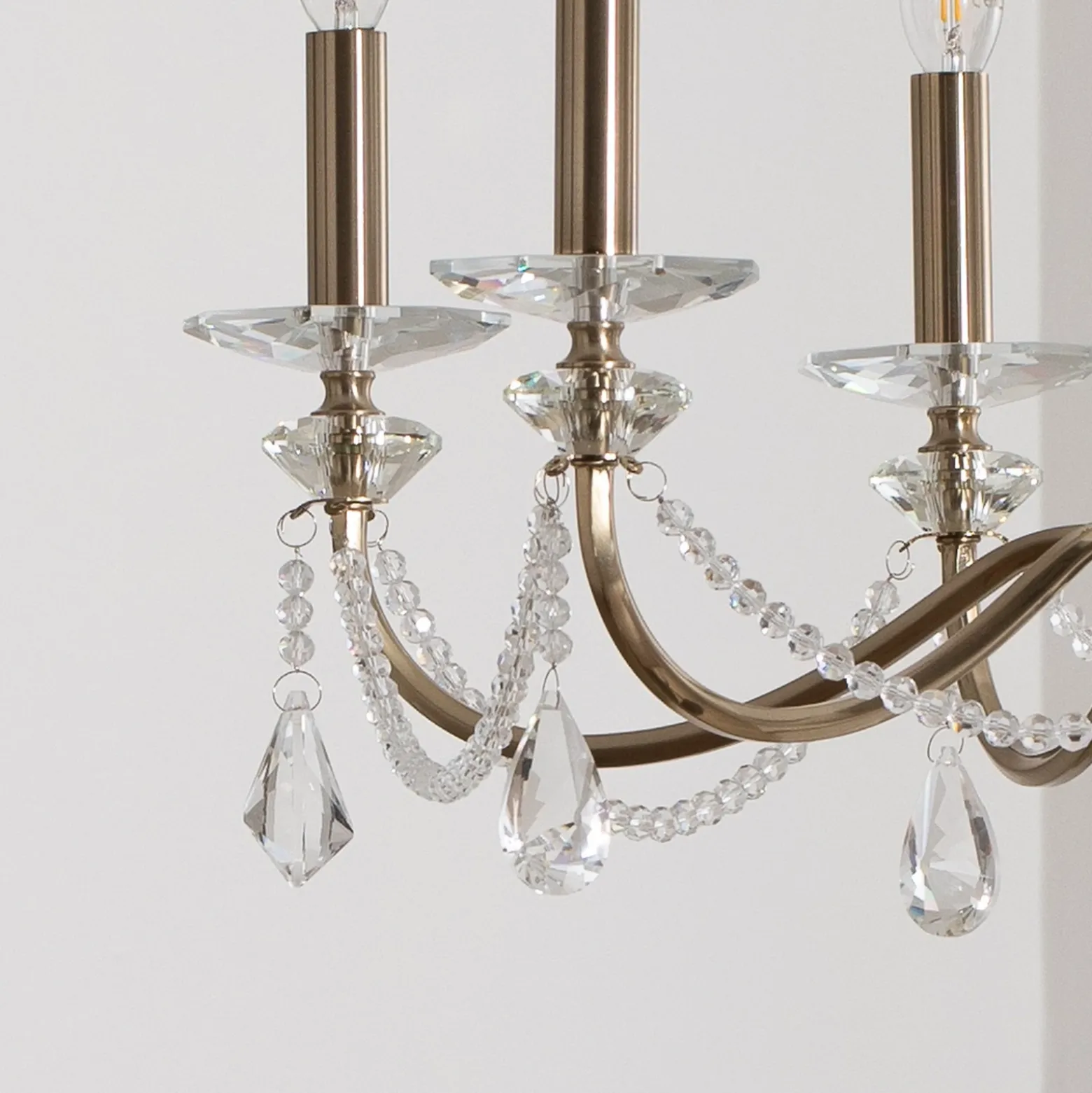 Lámpara de araña Adone, 6 luces, latón, Ø 70 cm, cristal