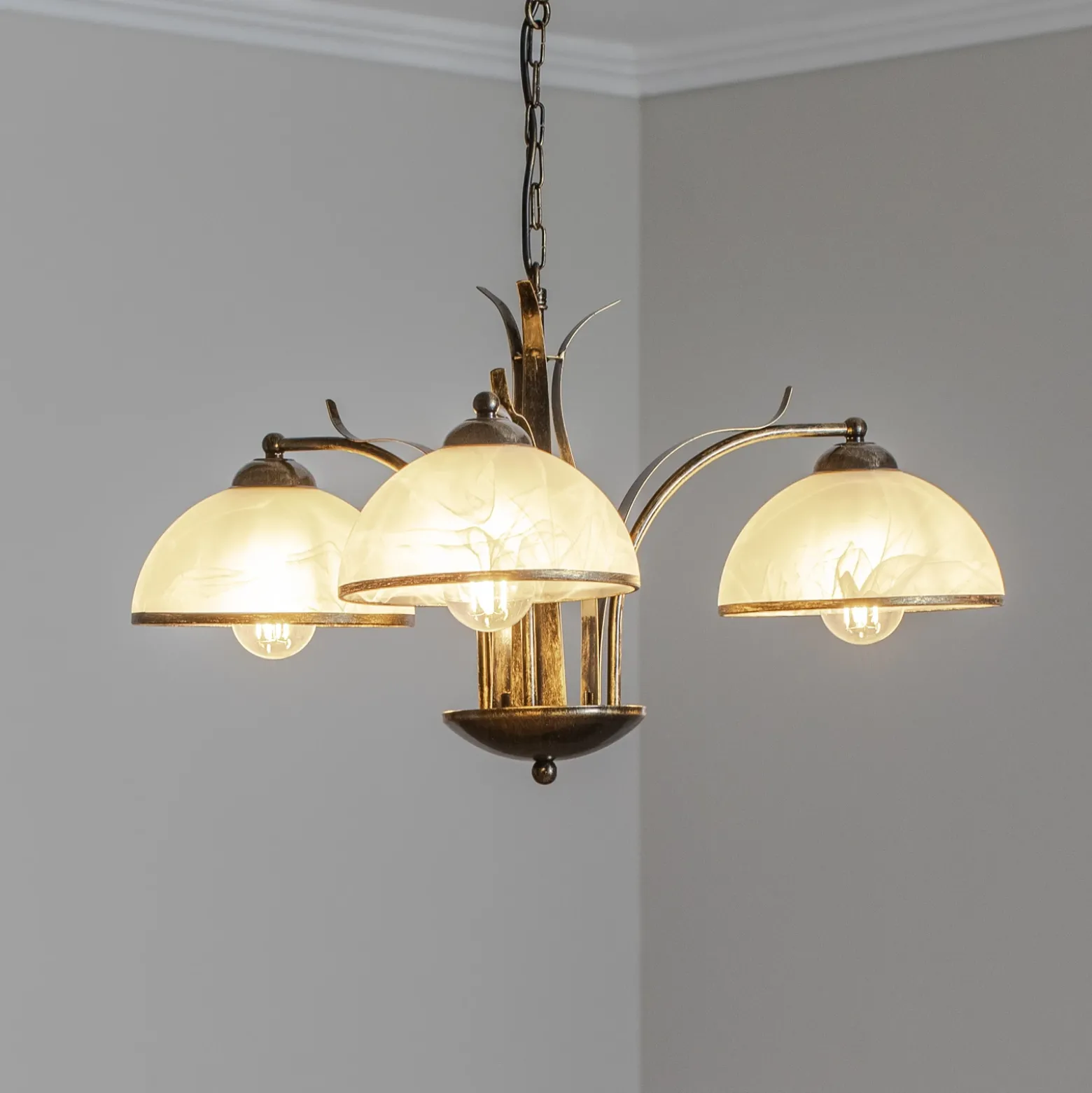Lámpara de araña Korfu, 3 luces, color dorado antiguo, Ø 68 cm