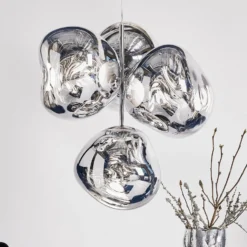 Lámpara de araña LED Melt Chandelier de Tom Dixon, color cromo