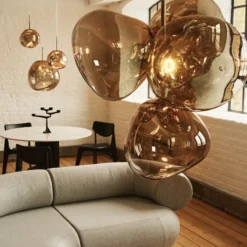 lámpara de araña LED Melt Chandelier de Tom Dixon, color bronce