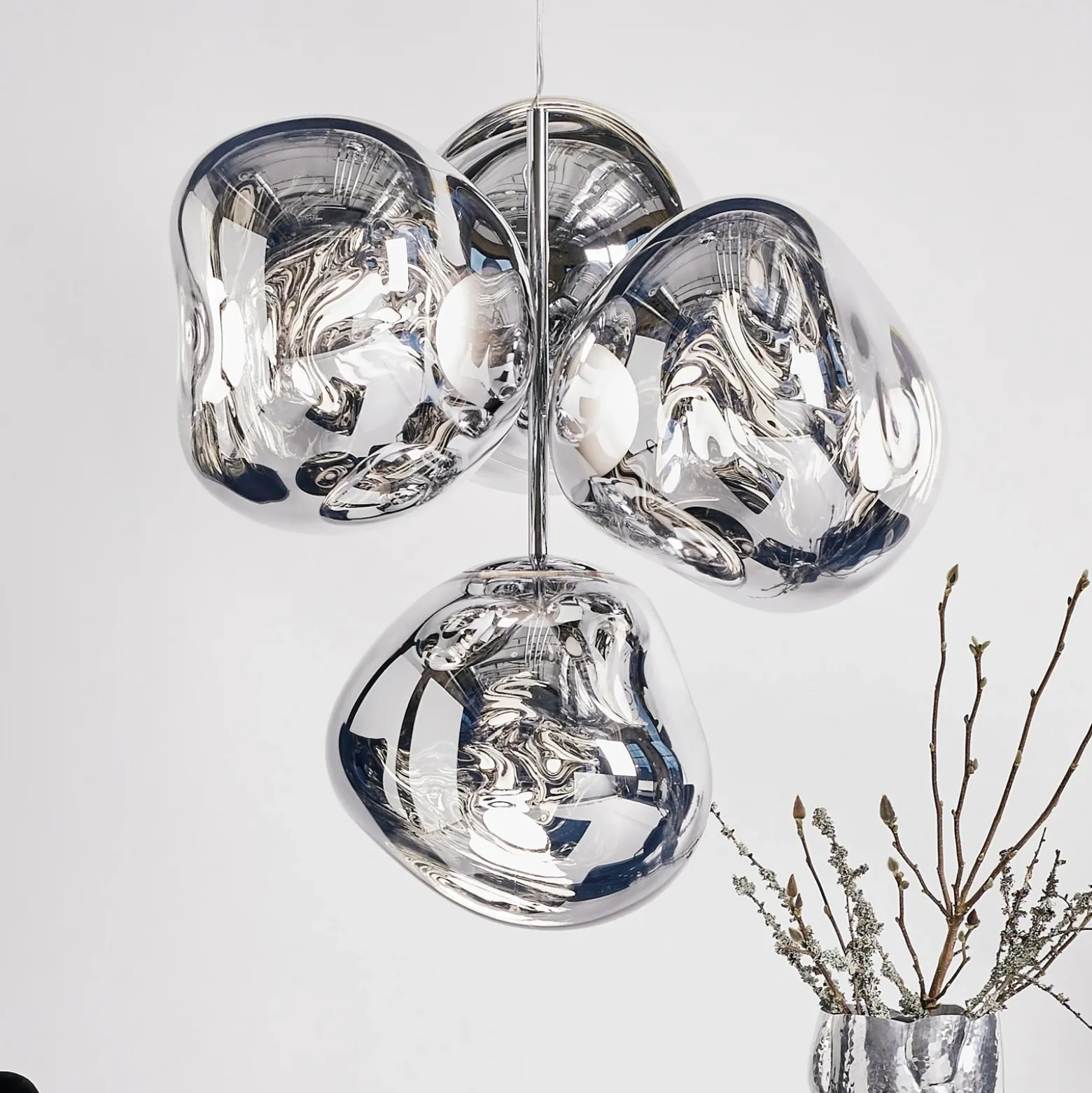 Lámpara de araña LED Melt Chandelier de Tom Dixon, gris humo