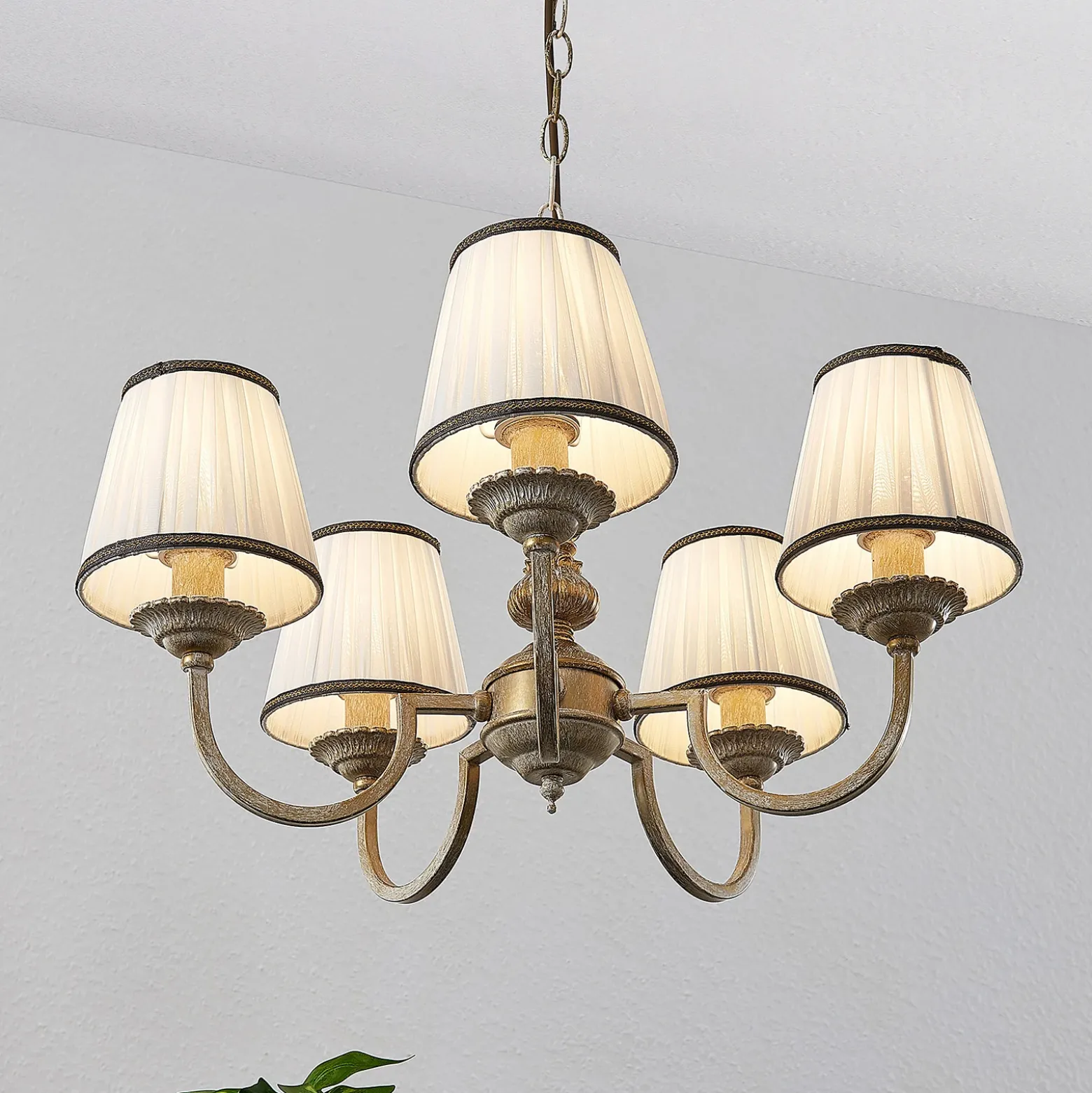 Lámpara de araña Lindby Lumiel, 5 luces, crema/latón, textil