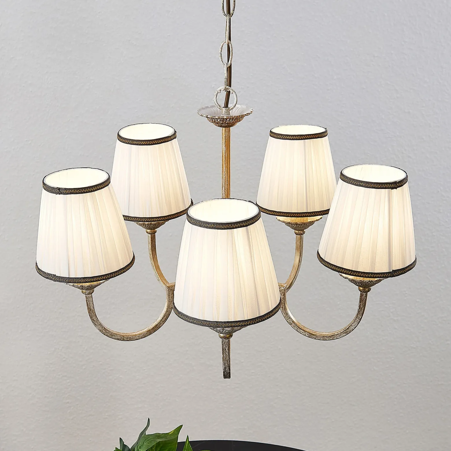 Lámpara de araña Lindby Lumiel, 5 luces, crema/latón, textil