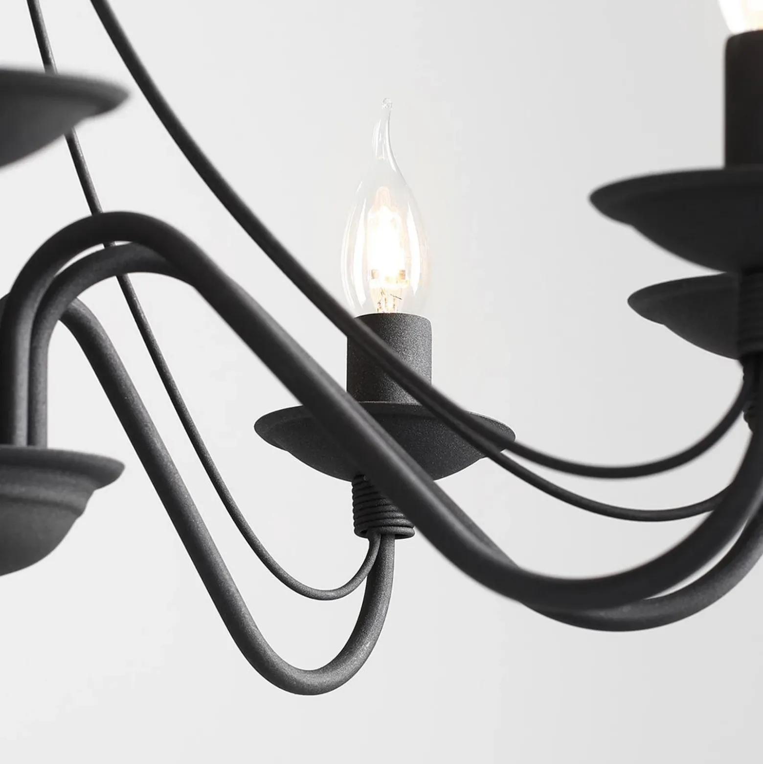 Lámpara de araña rosa, negra, 8 luces, metal