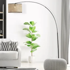 Lámpara de arco Wiley con ratán