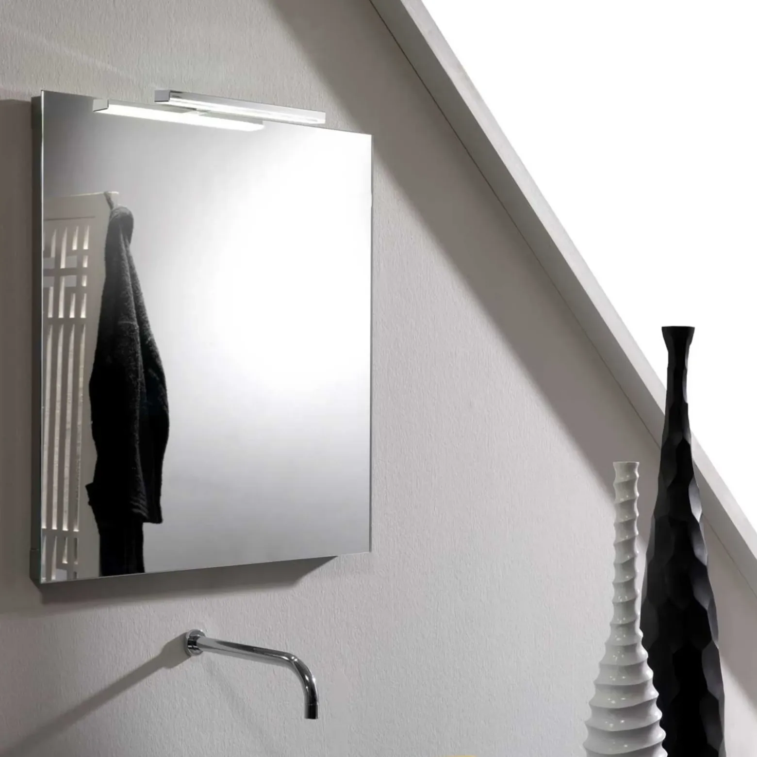 Lámpara de espejo LED Esther S3, bajo consum. IP44