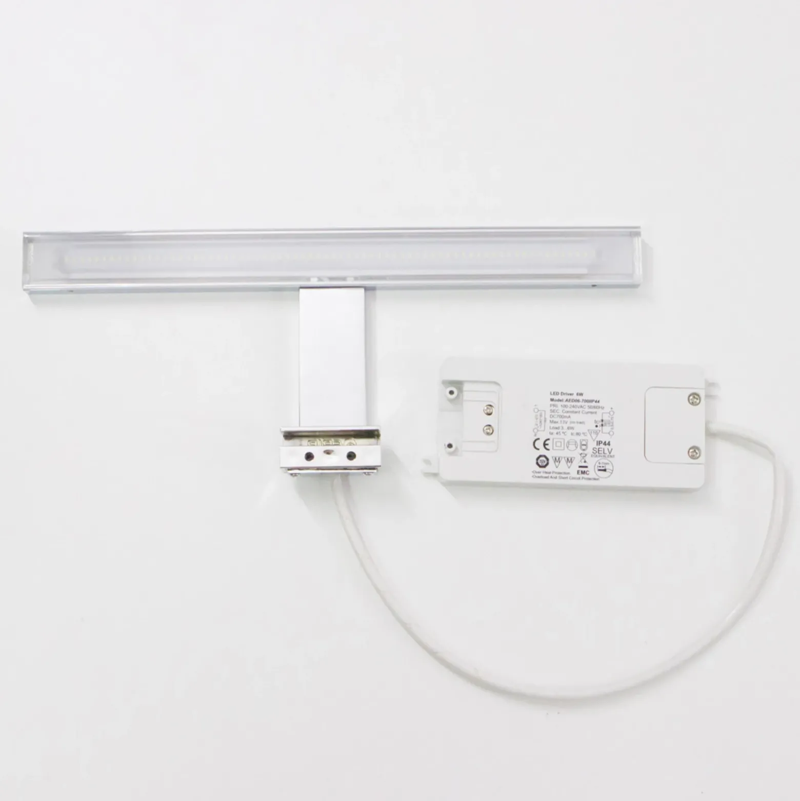 Lámpara de espejo LED Esther S3, bajo consum. IP44